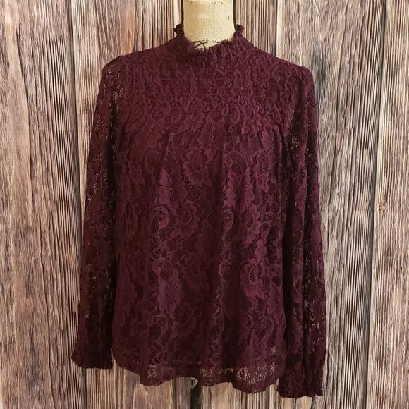 3 for $25 Cable and Gauge Lacy Top - Picture 10 of 12